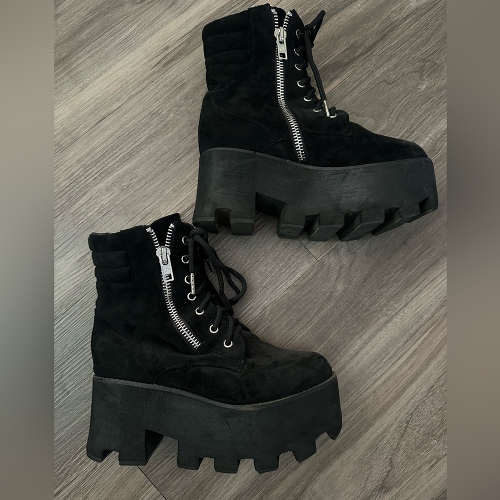 Current Mood Greenpoint Black Suede Platform Boots Size 8